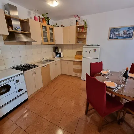 Apartman In Mit Terrasse- Ac- Parkplatz By Interhome *