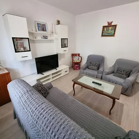 Appartement In Mit Terrasse- Ac- Parkplatz By Interhome *