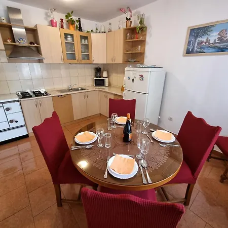 In Mit Terrasse- Ac- Parkplatz By Interhome Apartman *
