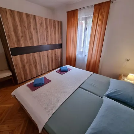 Appartement In Mit Terrasse- Ac- Parkplatz By Interhome *
