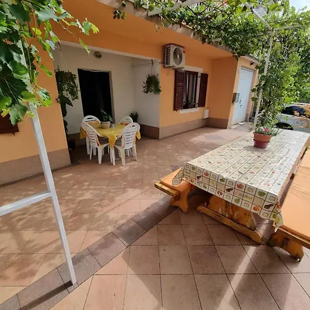 In Mit Terrasse- Ac- Parkplatz By Interhome